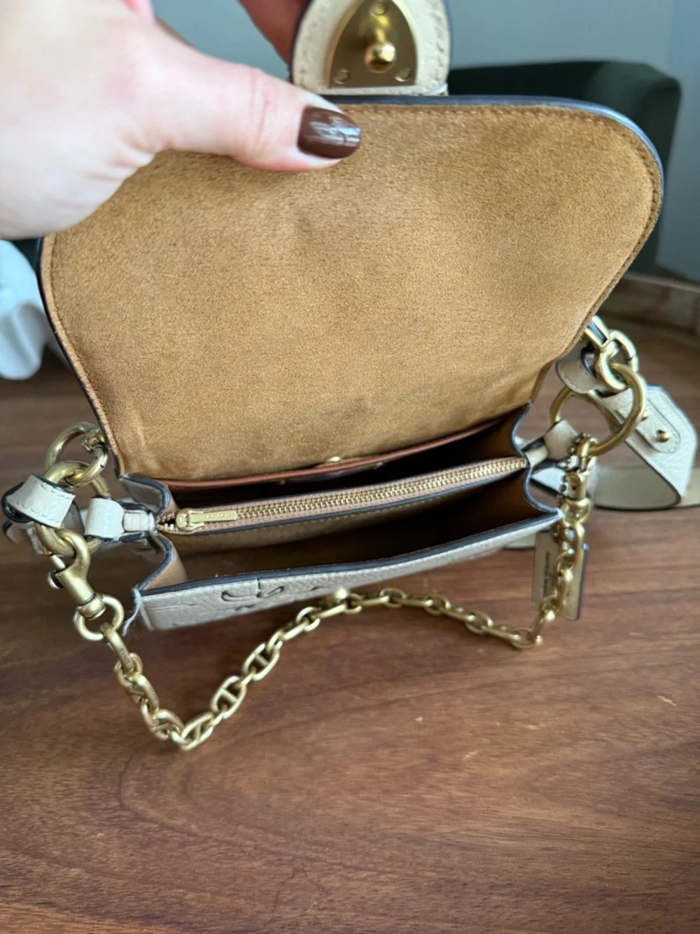 COACH X BASQUIAT Cream Leather Crossbody Bag with Gold Chain - Picture 5 of 6